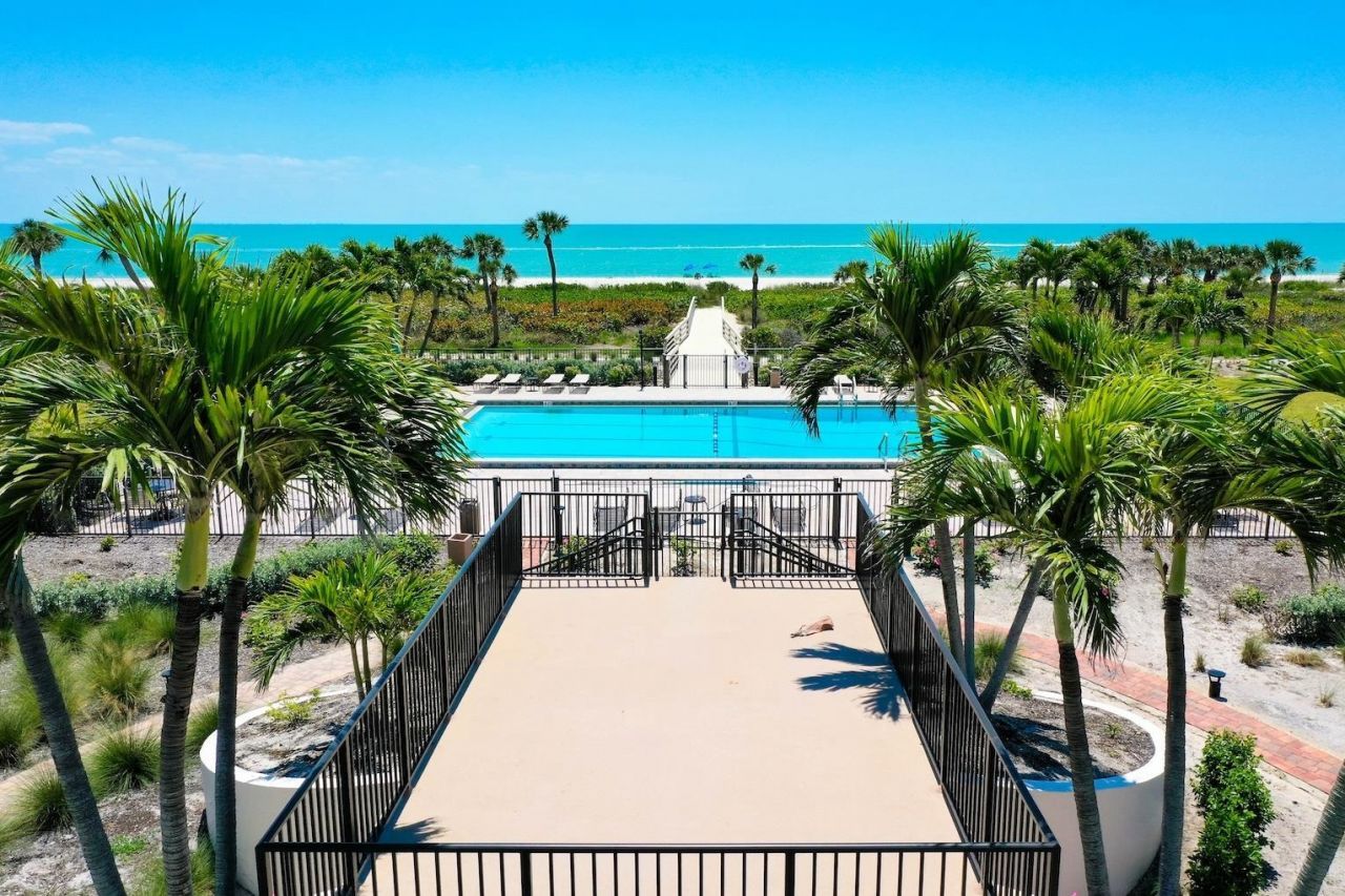 1605 Middle Gulf Drive, Unit 105, Sanibel, FL 33957 Photo