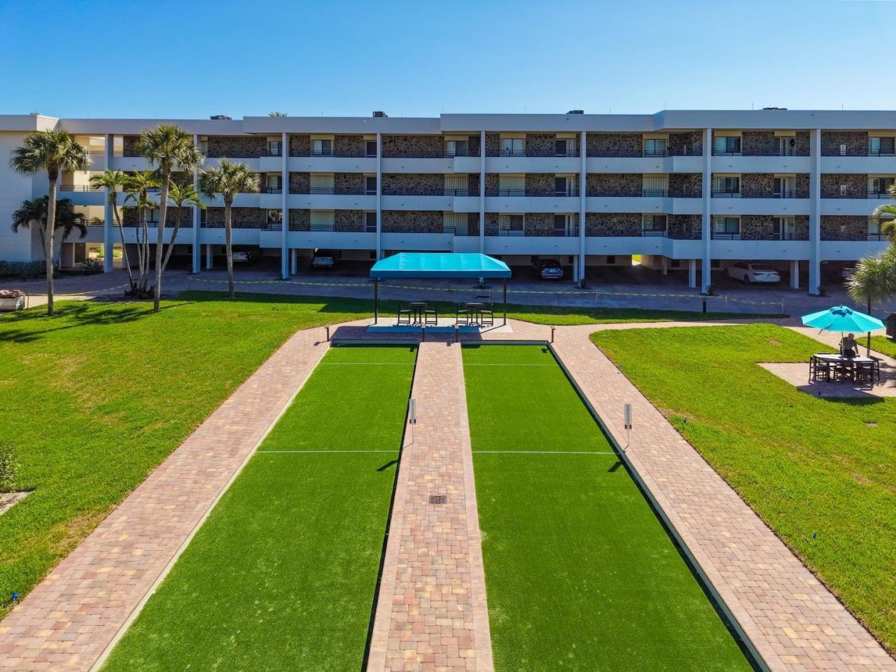 1605 Middle Gulf Drive, Unit 105, Sanibel, FL 33957 Photo