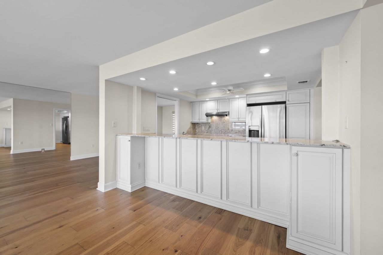 1605 Middle Gulf Drive, Unit 105, Sanibel, FL 33957 Photo