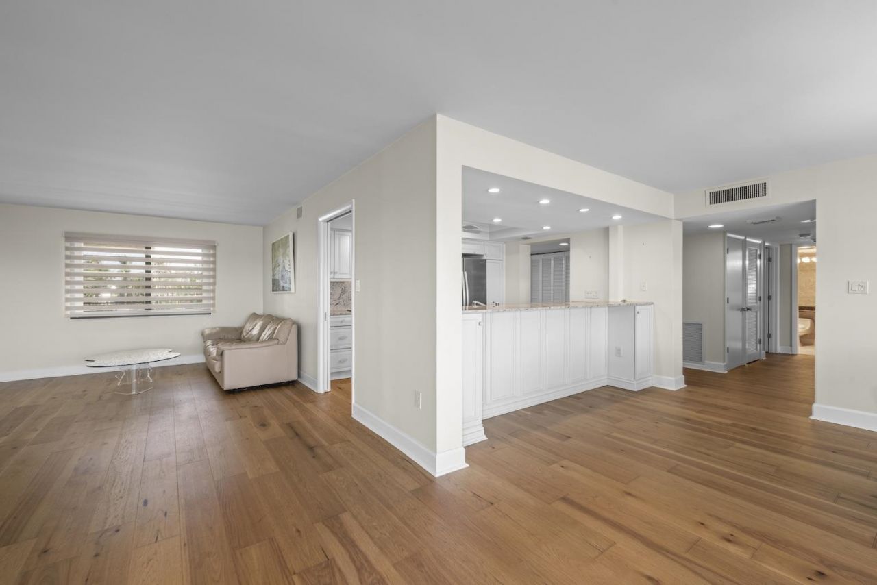 1605 Middle Gulf Drive, Unit 105, Sanibel, FL 33957 Photo