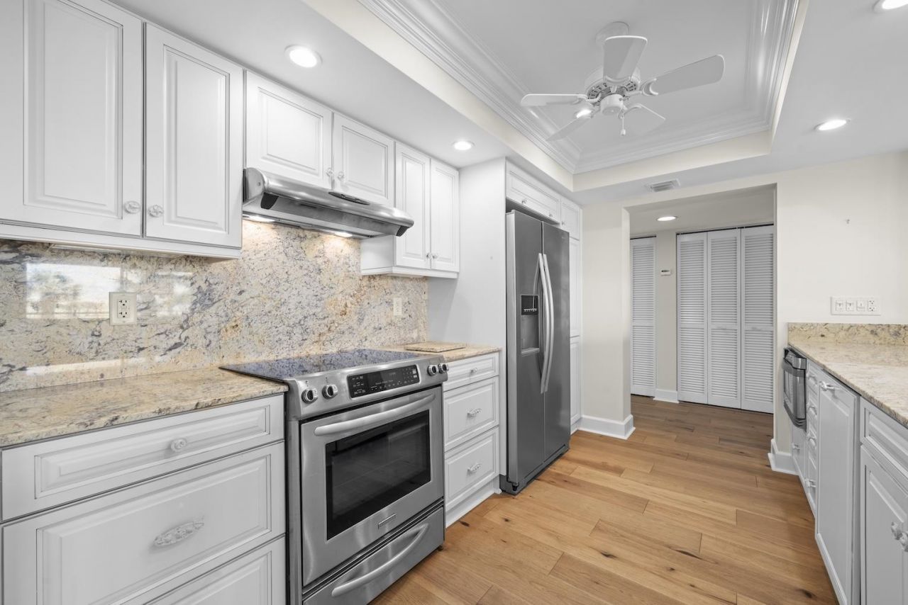 1605 Middle Gulf Drive, Unit 105, Sanibel, FL 33957 Photo