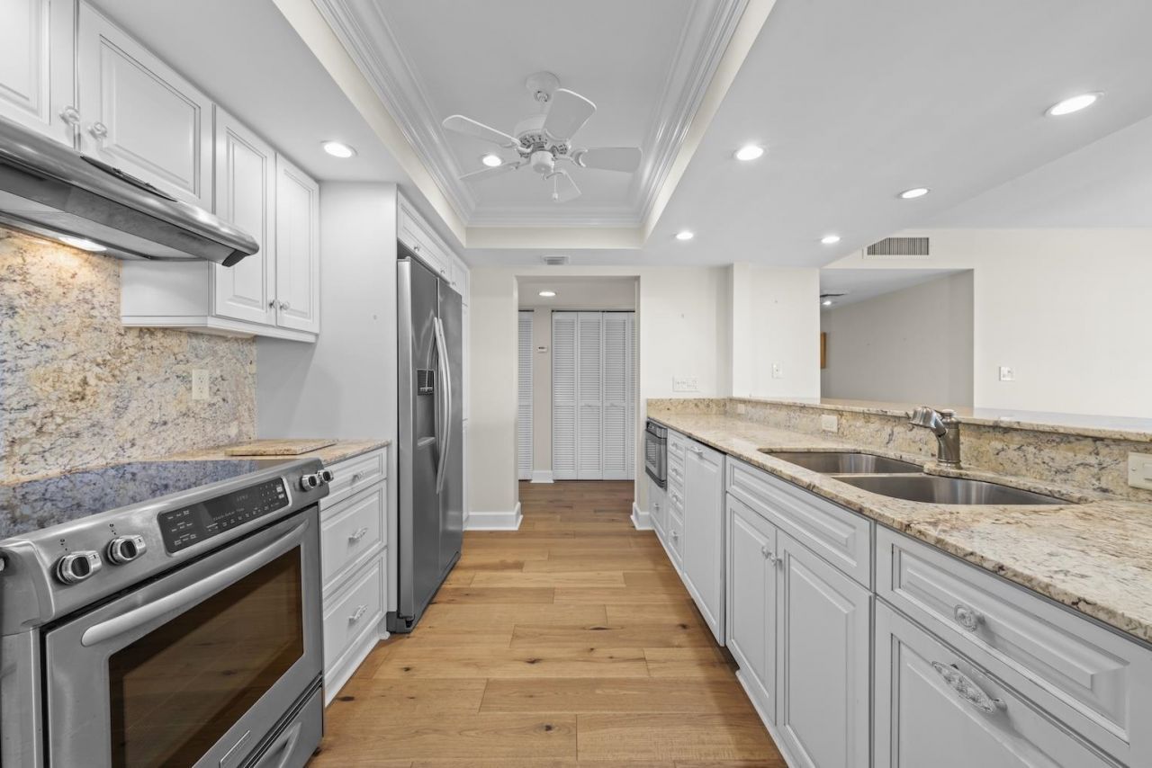 1605 Middle Gulf Drive, Unit 105, Sanibel, FL 33957 Photo