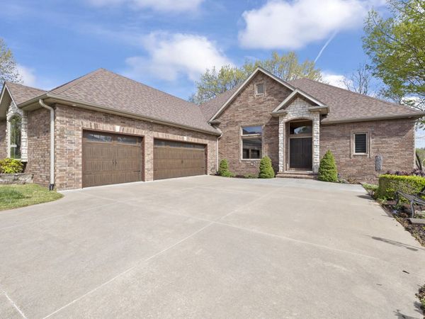 1619 E Wood Oaks Street, Springfield, MO 65804