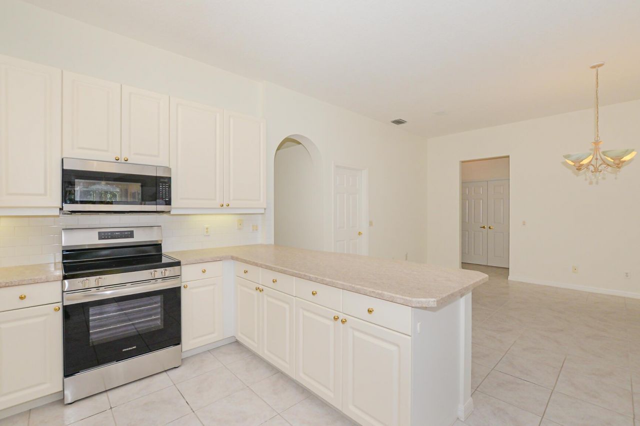 600 NW Lambrusco Drive, Port Saint Lucie, FL 34986 Photo