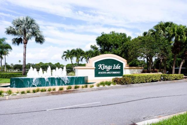 600 NW Lambrusco Drive, Port Saint Lucie, FL 34986 Photo