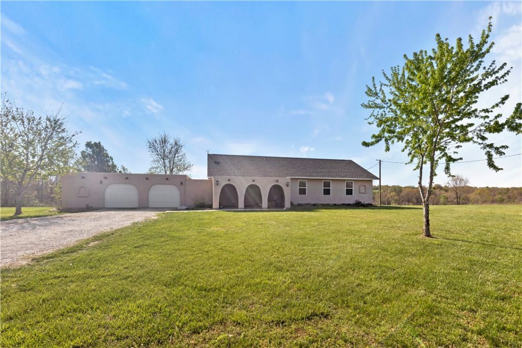 68 County Road 8492, Green Forest, AR 72638 Main Photo