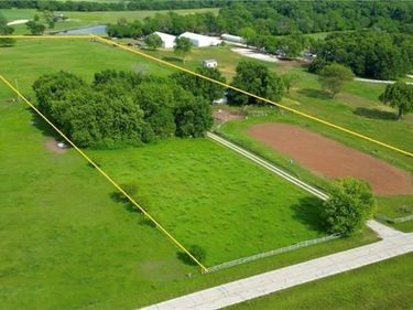 20875 Mission Road, Bucyrus, KS 66013