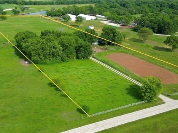 20875 Mission Road, Bucyrus, KS 66013