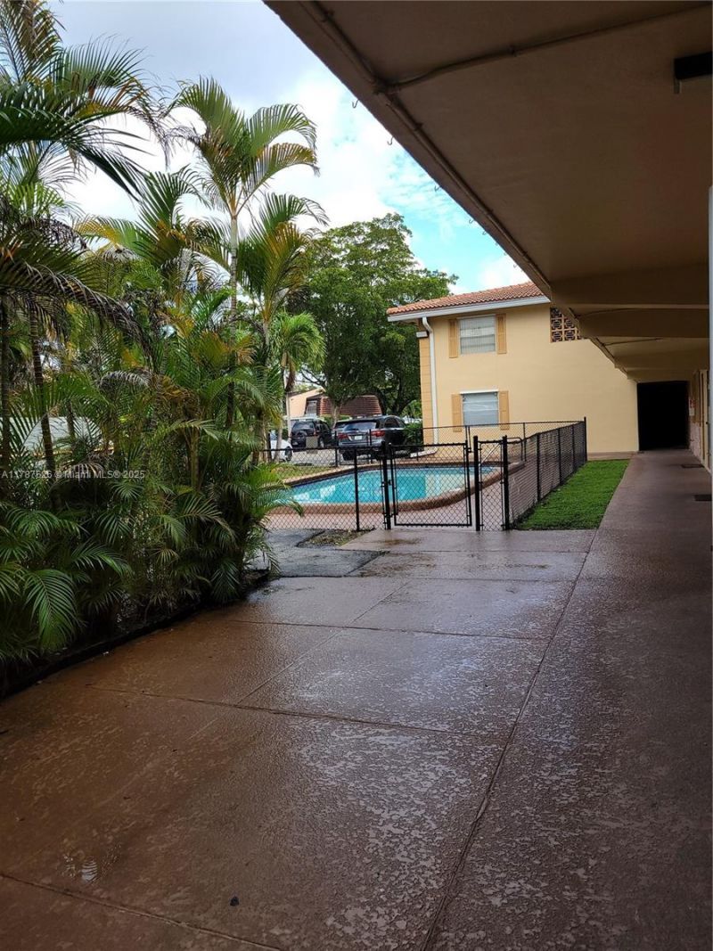 8704 NW 35th St, Unit 105, Coral Springs, FL 33065 Photo