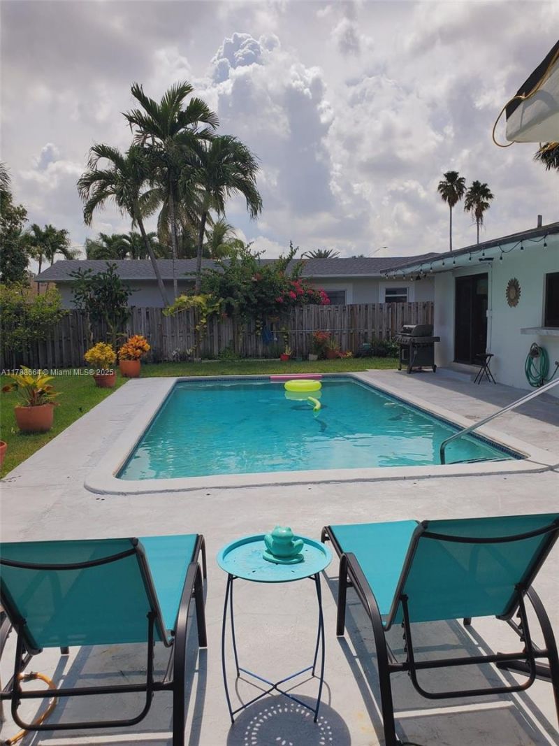 2020 NE 203rd St, Miami, FL 33179 Photo