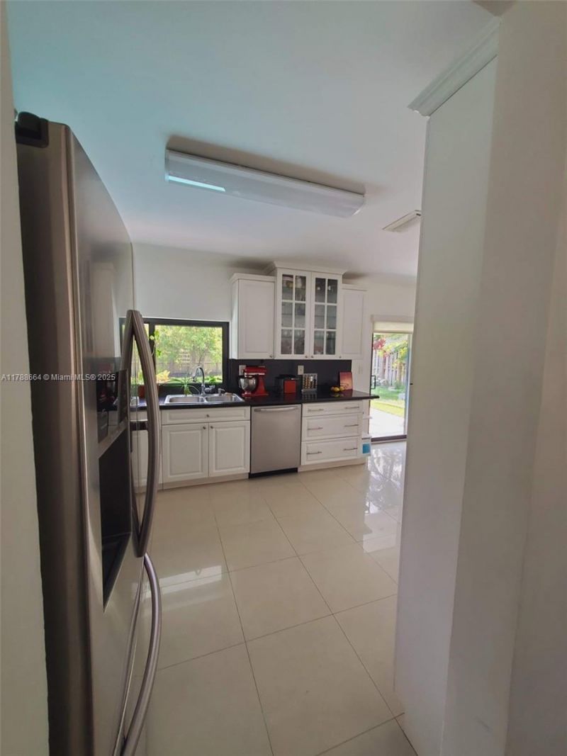 2020 NE 203rd St, Miami, FL 33179 Photo