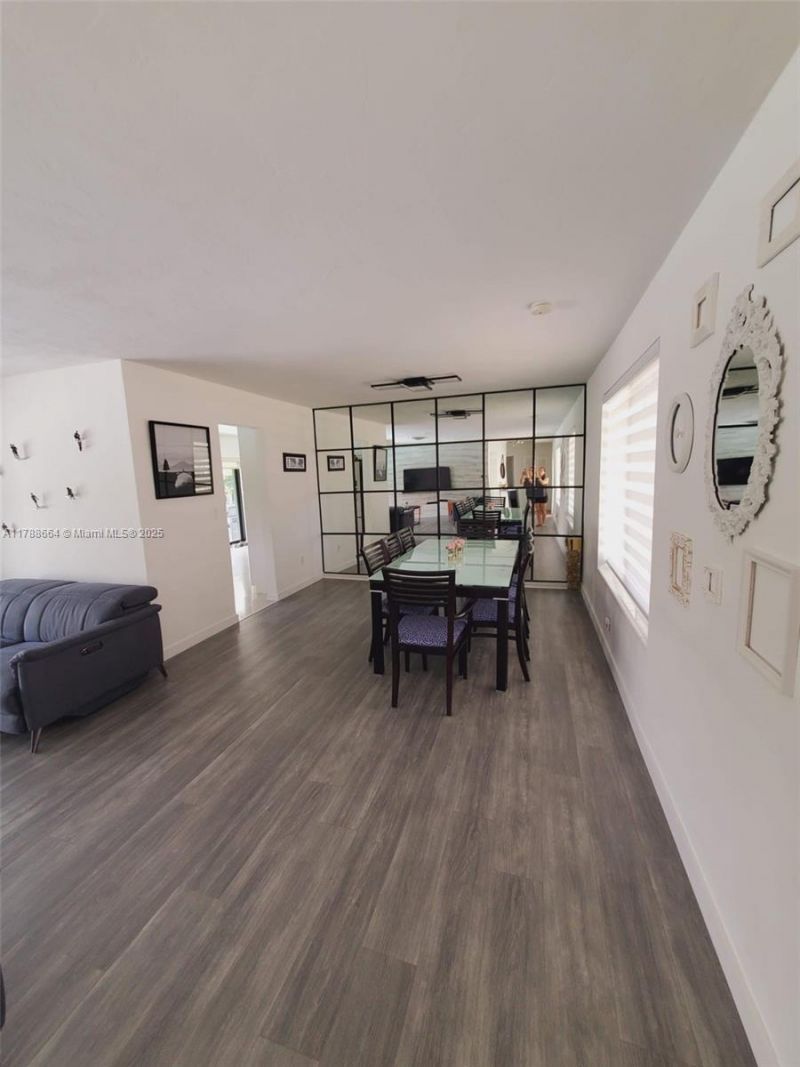 2020 NE 203rd St, Miami, FL 33179 Photo