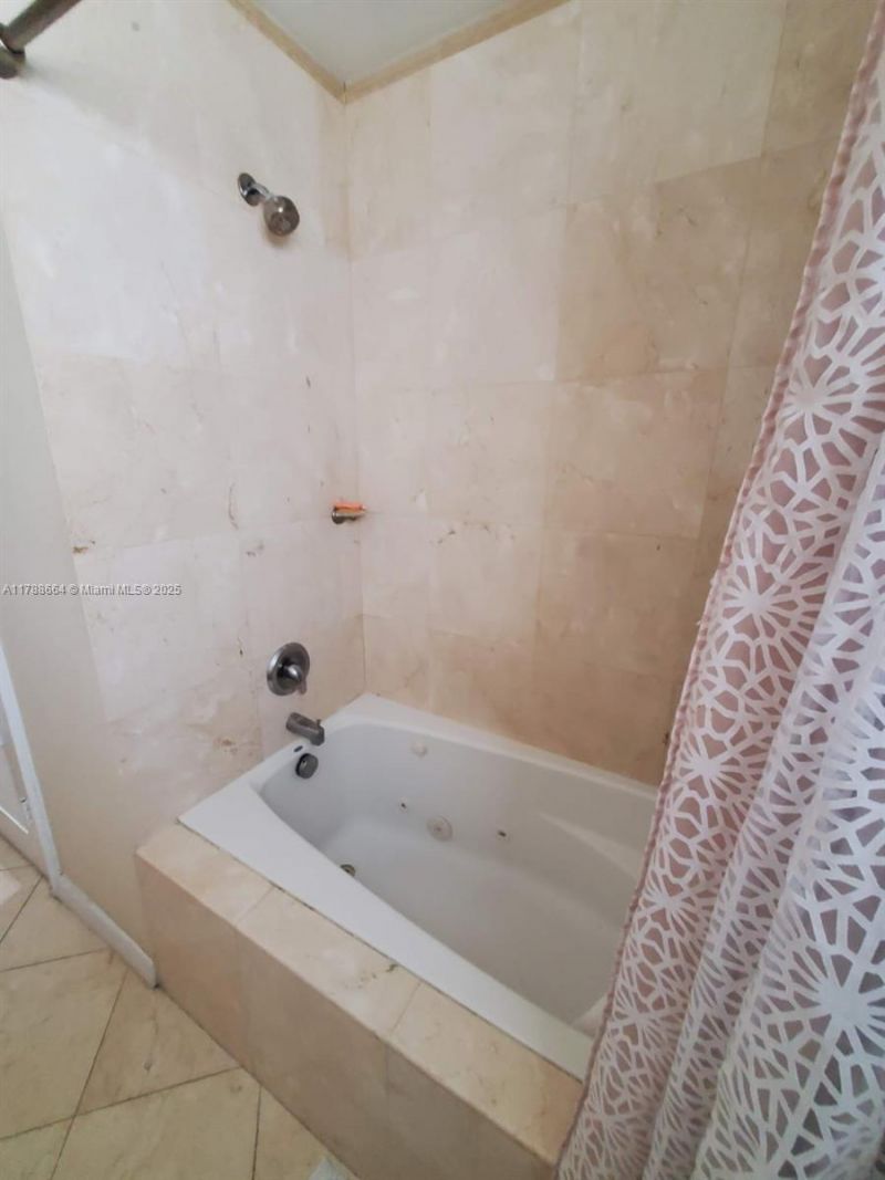 2020 NE 203rd St, Miami, FL 33179 Photo