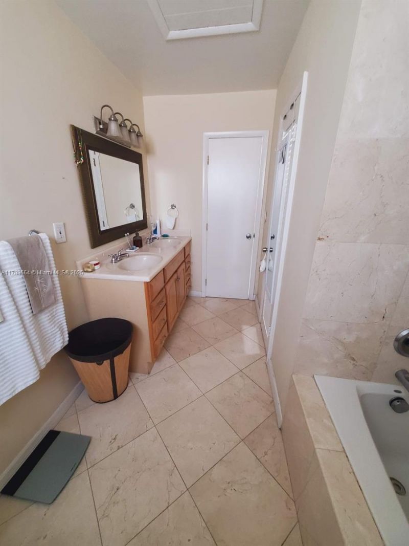 2020 NE 203rd St, Miami, FL 33179 Photo