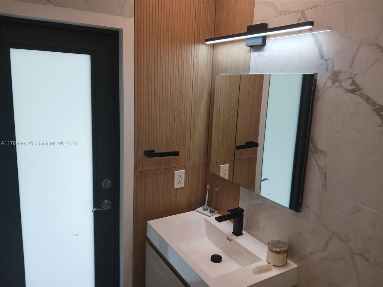 2020 NE 203rd St, Miami, FL 33179 Photo