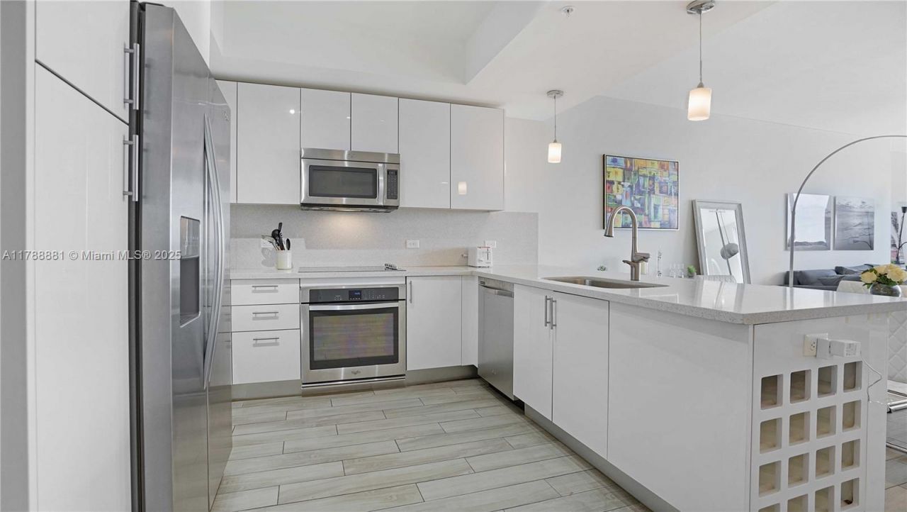 999 SW 1 Ave, Unit 2313, Miami, FL 33131 Photo