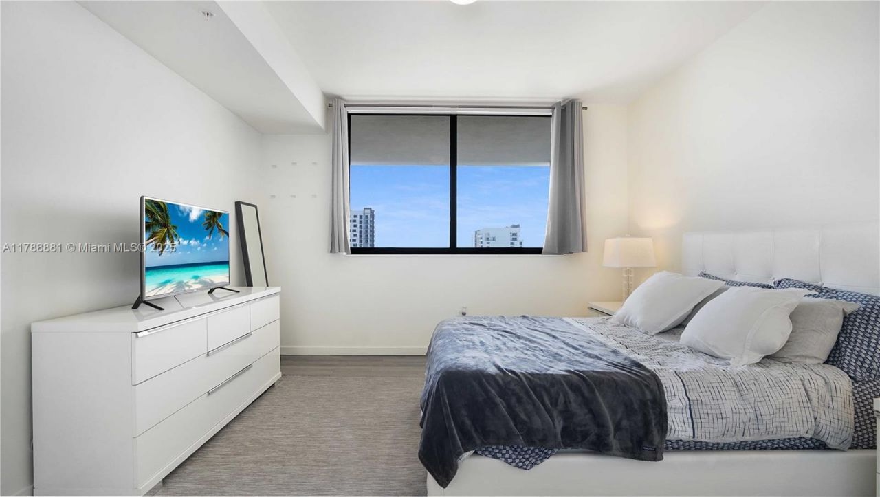 999 SW 1 Ave, Unit 2313, Miami, FL 33131 Photo