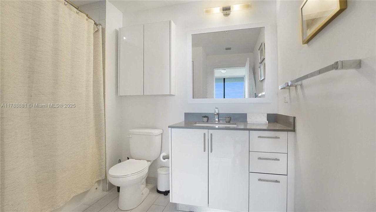 999 SW 1 Ave, Unit 2313, Miami, FL 33131 Photo