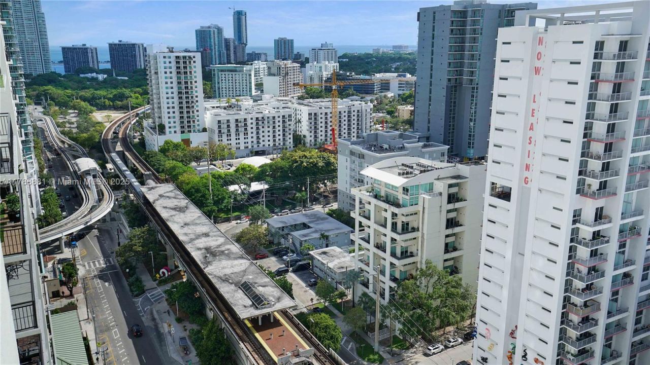 999 SW 1 Ave, Unit 2313, Miami, FL 33131 Photo