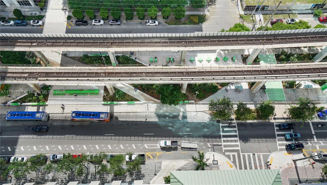 999 SW 1 Ave, Unit 2313, Miami, FL 33131 Photo