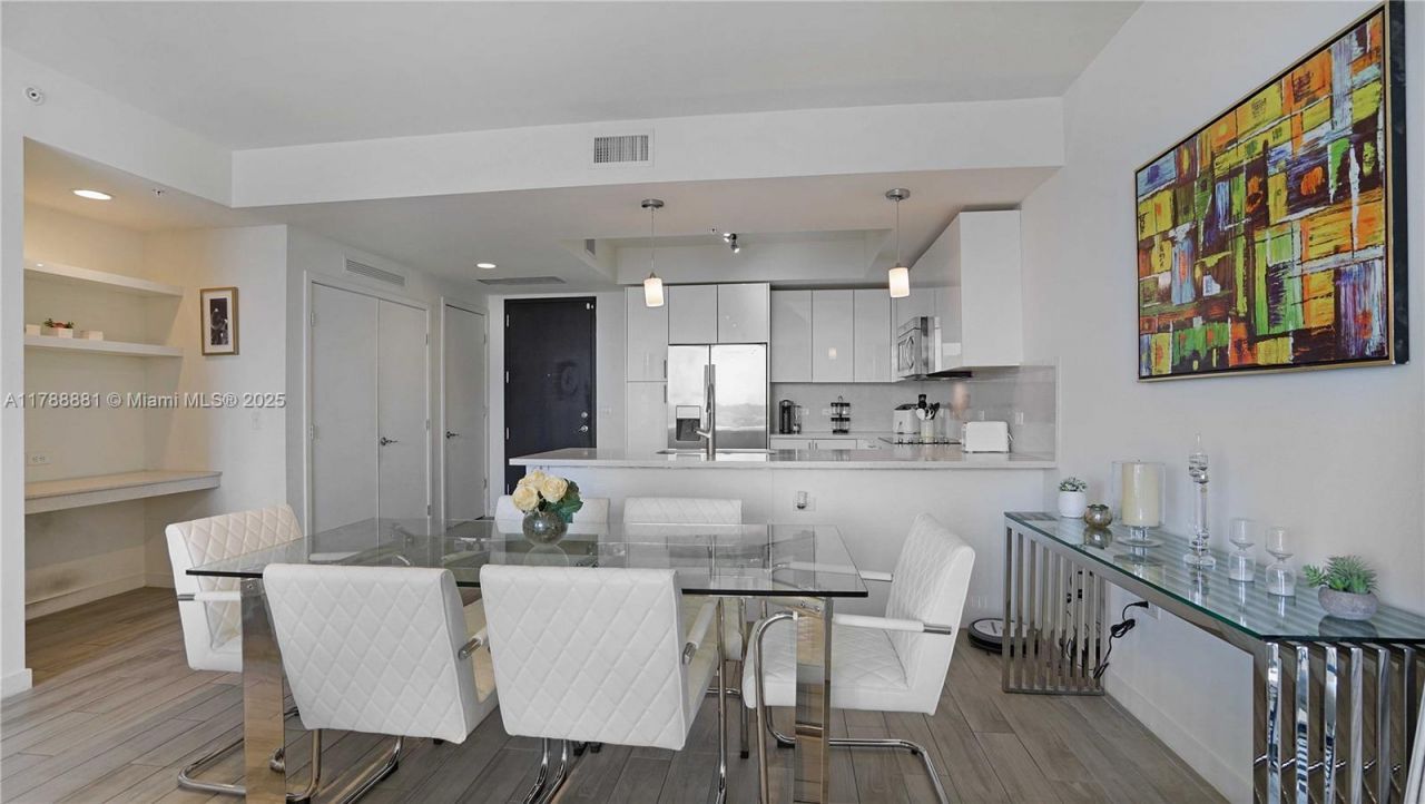 999 SW 1 Ave, Unit 2313, Miami, FL 33131 Photo