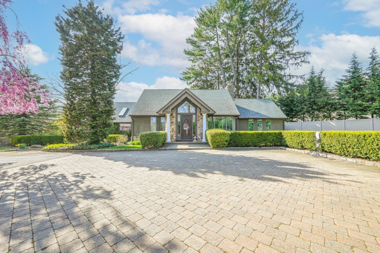 527 Deer Park Avenue, Dix Hills, NY 11746 Main Photo
