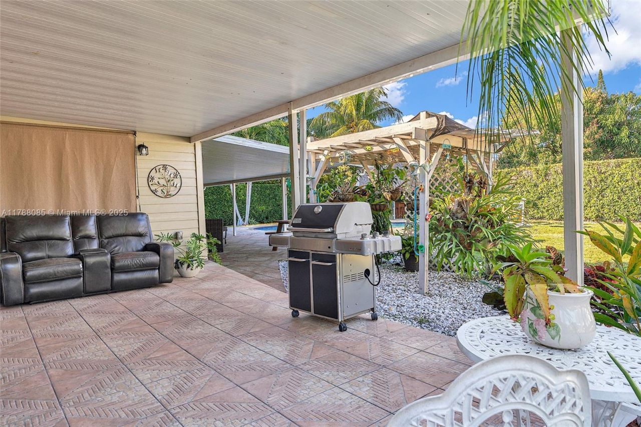 15031 SW 154th Ter, Miami, FL 33187 Photo