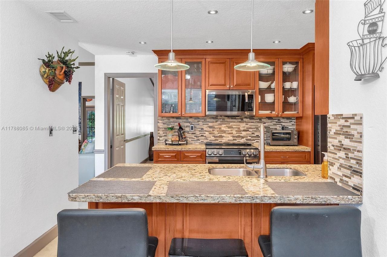 15031 SW 154th Ter, Miami, FL 33187 Photo