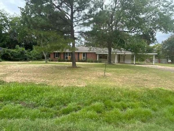 121 N McDonnell St., Okolona, MS 38860