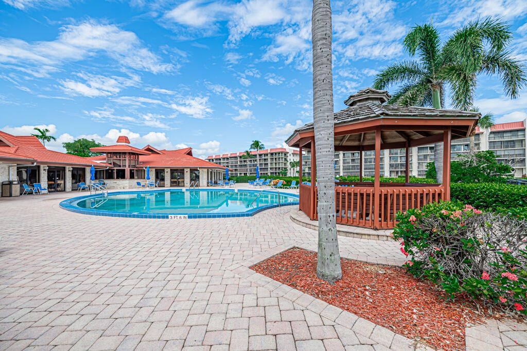 7020 Half Moon Circle, Unit 210, Hypoluxo, FL 33462 Photo