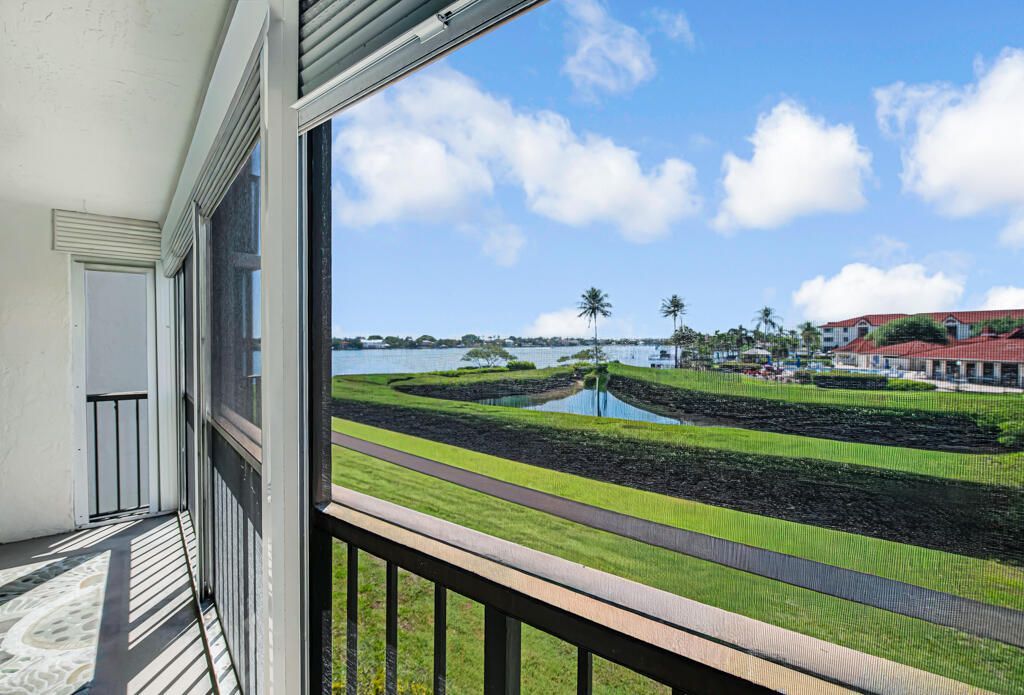 7020 Half Moon Circle, Unit 210, Hypoluxo, FL 33462 Photo