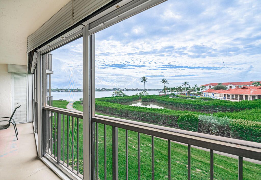 7020 Half Moon Circle, Unit 210, Hypoluxo, FL 33462 Photo