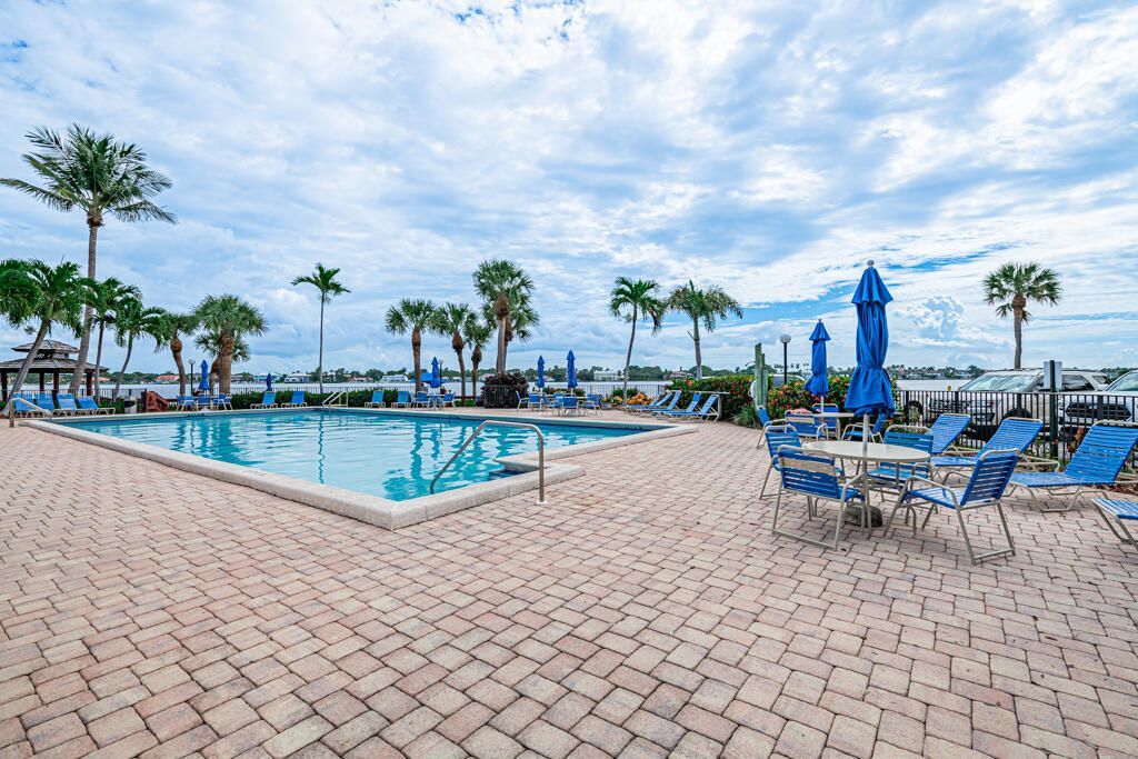 7020 Half Moon Circle, Unit 210, Hypoluxo, FL 33462 Photo