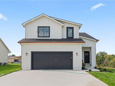 2004 SE Oak Ridge Drive, Oak Grove, MO 64075