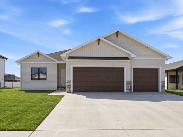 5868 Ellis Drive W, Horace, ND 58047