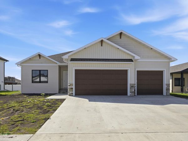5868 Ellis Drive W, Horace, ND 58047