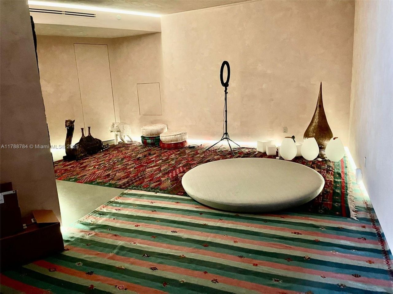 18555 Collins Ave, Unit 3705, Sunny Isles Beach, FL 33160 Photo