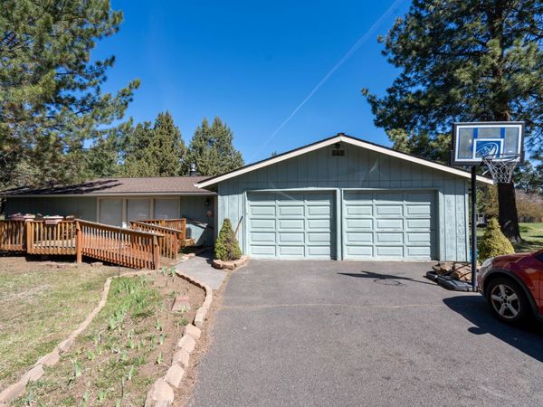 20580 Klahani Drive, Bend, OR 97702