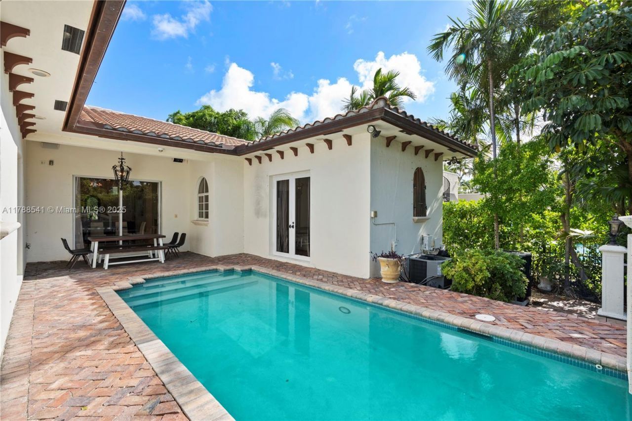 1223 Jackson St, Hollywood, FL 33019 Photo