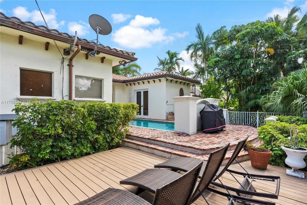 1223 Jackson St, Hollywood, FL 33019 Photo