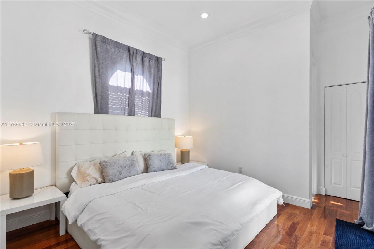 1223 Jackson St, Hollywood, FL 33019 Photo