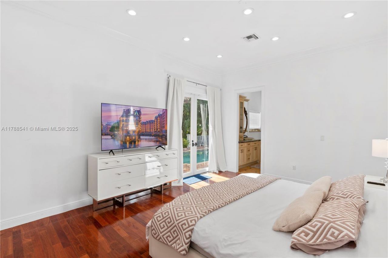 1223 Jackson St, Hollywood, FL 33019 Photo