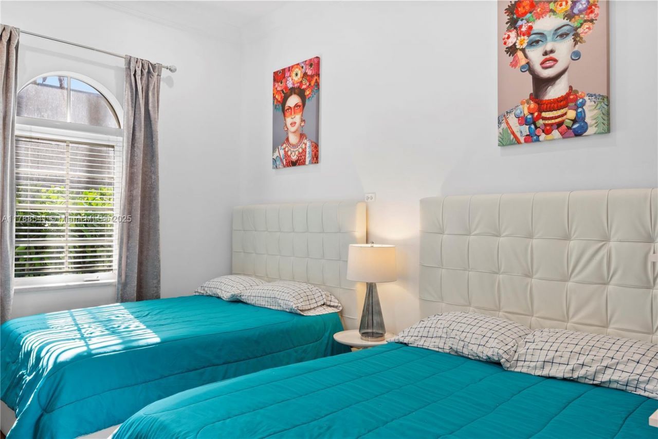 1223 Jackson St, Hollywood, FL 33019 Photo