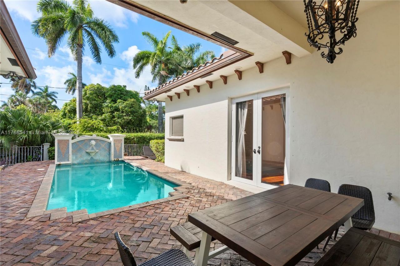 1223 Jackson St, Hollywood, FL 33019 Photo