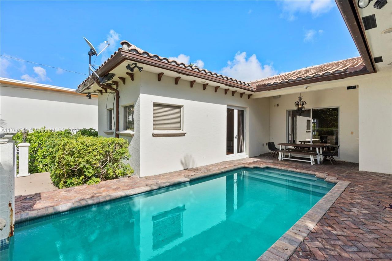 1223 Jackson St, Hollywood, FL 33019 Photo