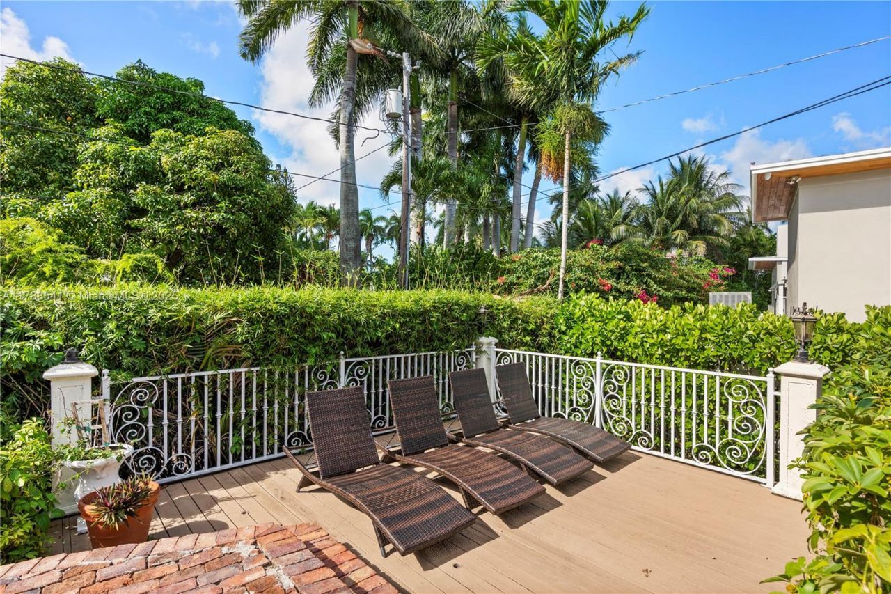 1223 Jackson St, Hollywood, FL 33019 Photo