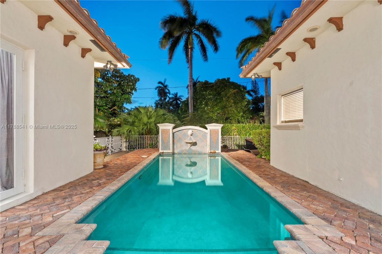 1223 Jackson St, Hollywood, FL 33019 Photo