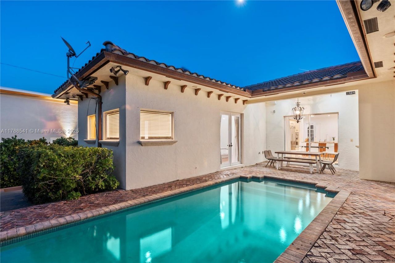 1223 Jackson St, Hollywood, FL 33019 Photo