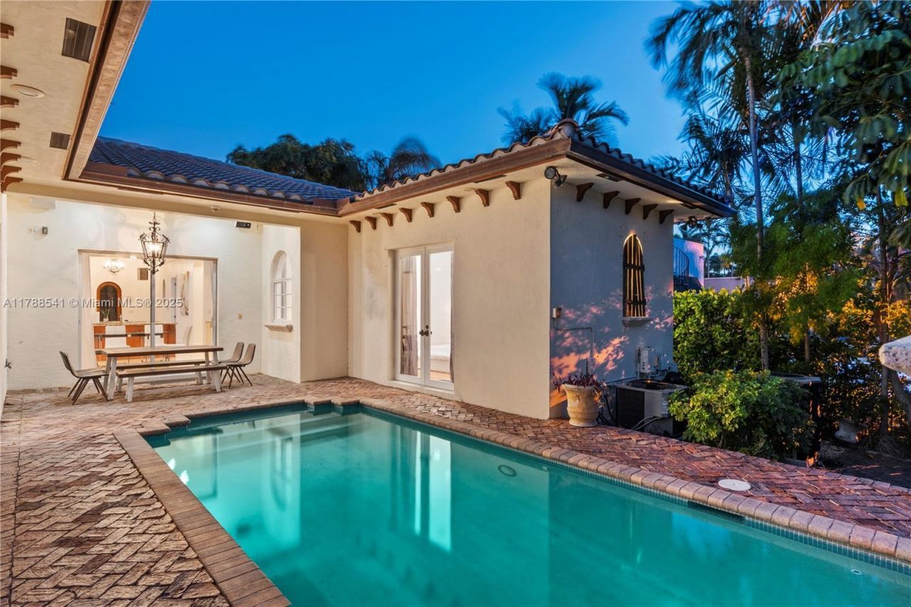 1223 Jackson St, Hollywood, FL 33019 Photo