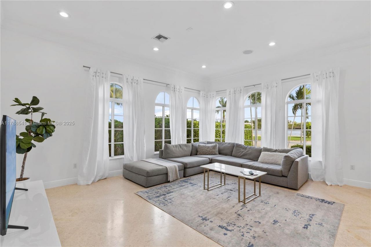 1223 Jackson St, Hollywood, FL 33019 Photo